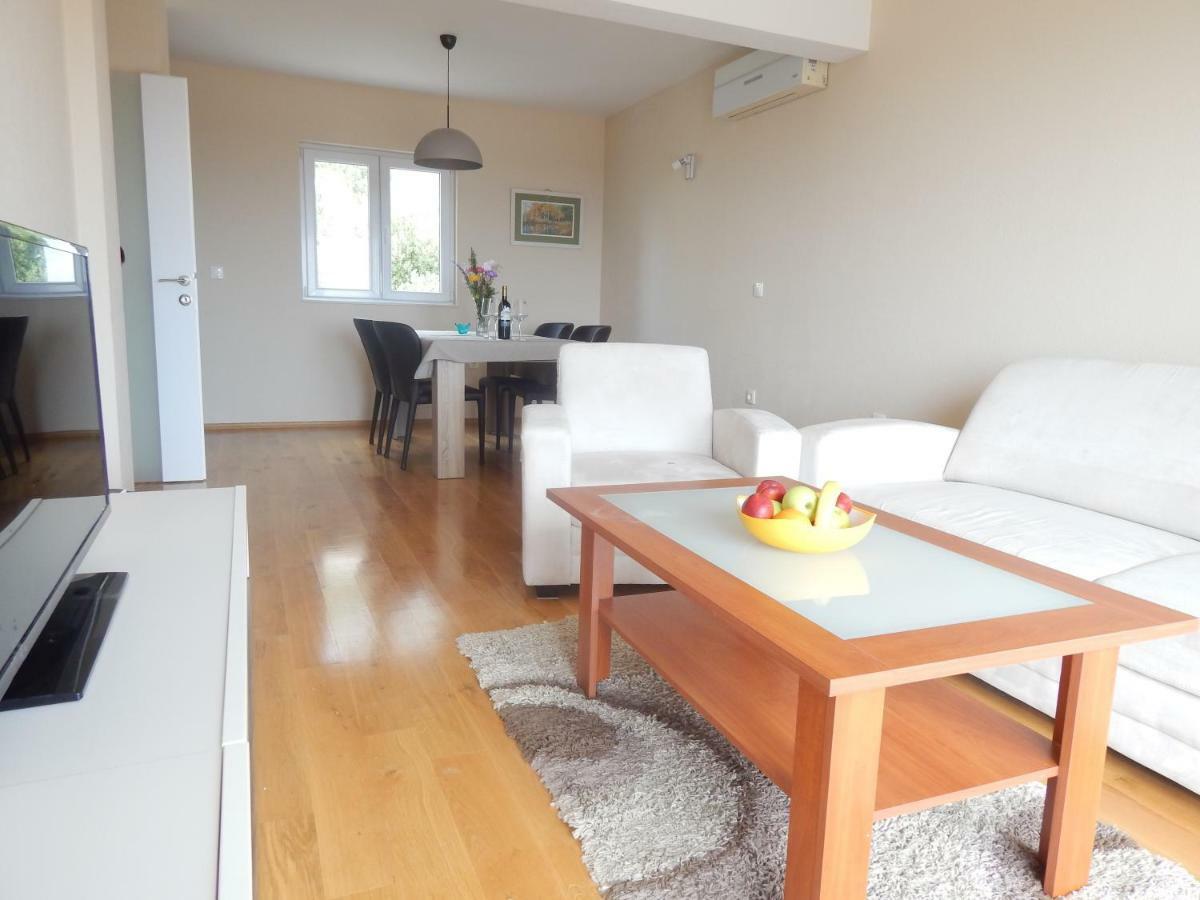 Karlo Apartamento Makarska